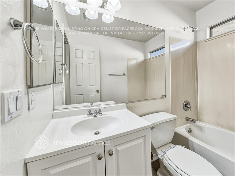 Building Photo - 8524 W Chickasaw St