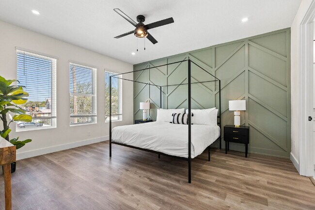 Building Photo - 3 Bedroom Townhouse in Tampa Heights