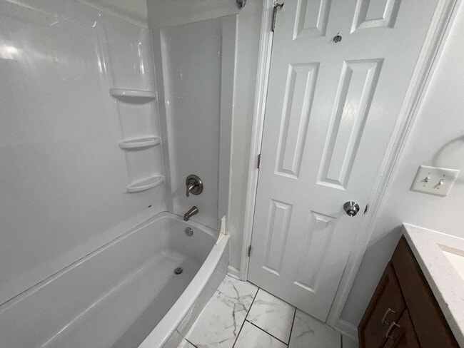 Building Photo - 212 Romney St