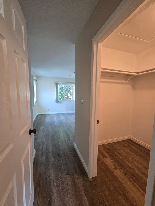 Building Photo - Chestnut