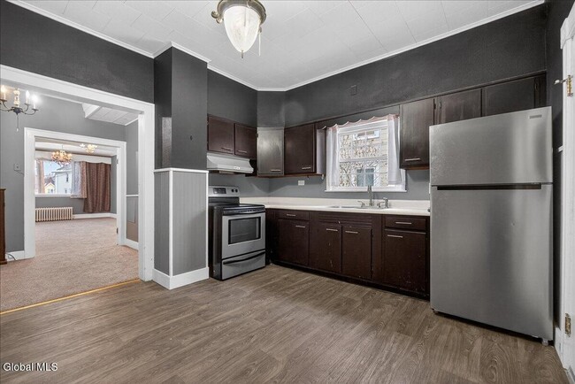 Building Photo - 415 Broadway