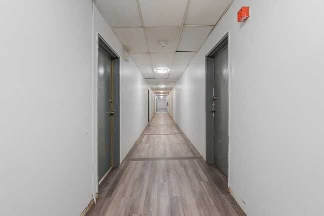 Interior Photo - Railroad Manor