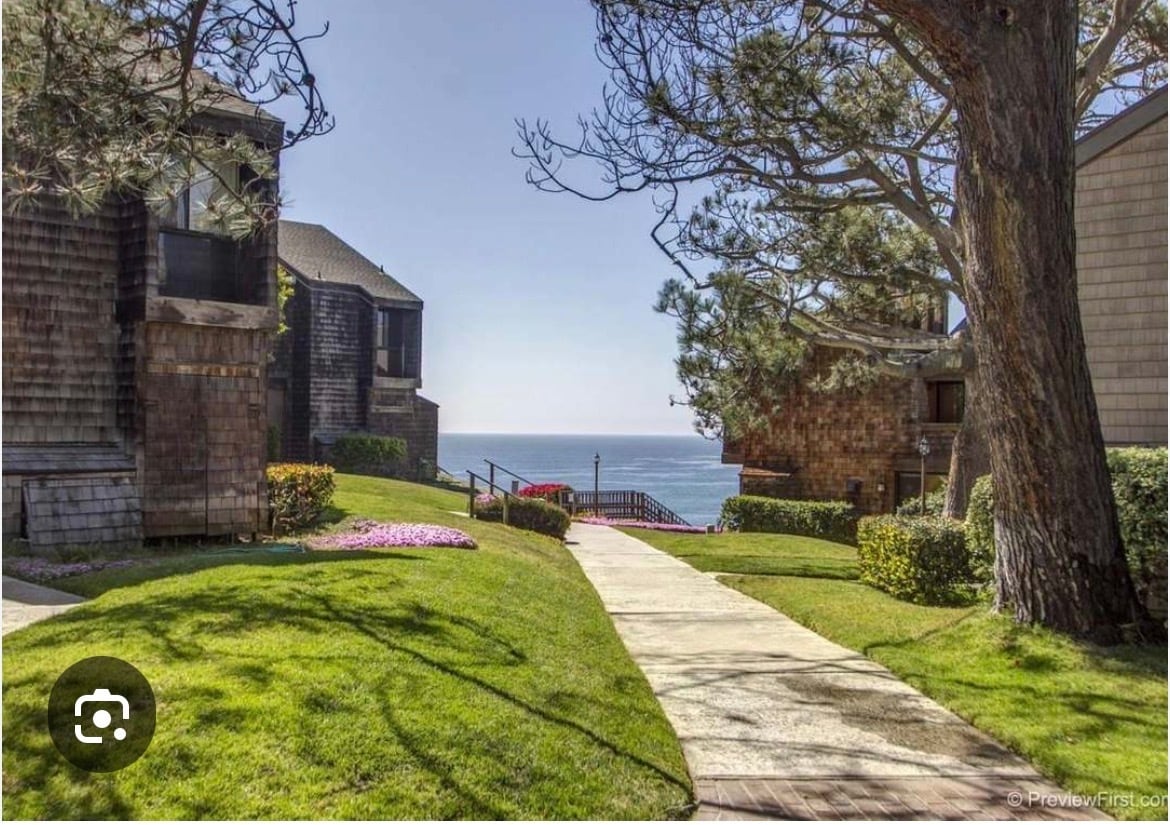 1 minute walk to beach - 675 S Sierra Ave