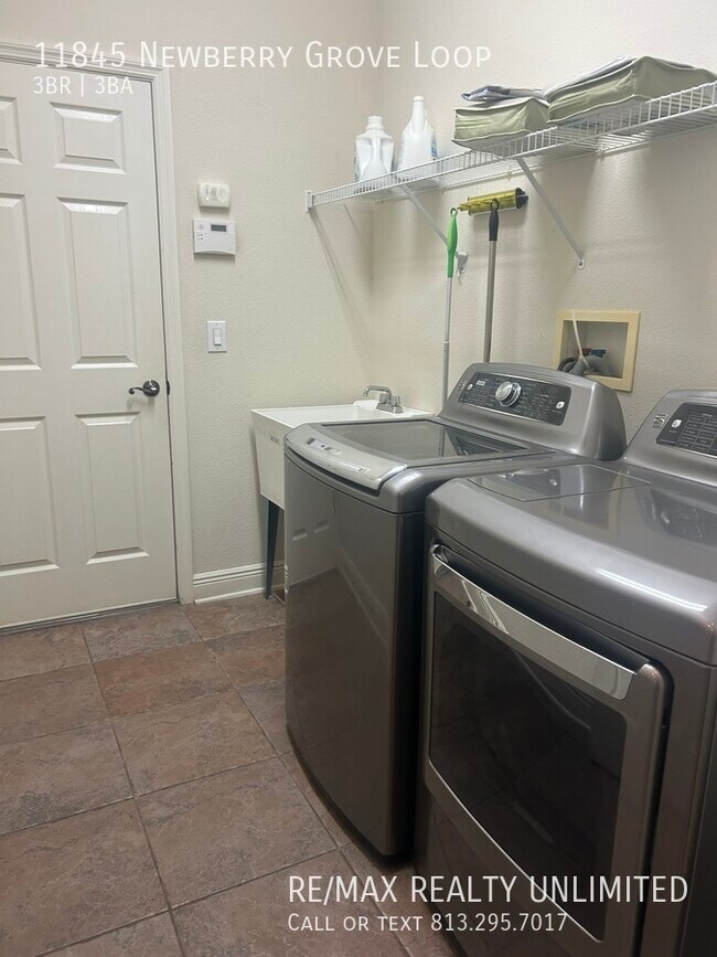 Building Photo - 11845 Newberry Grove Loop