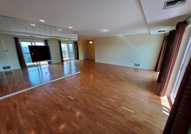 Building Photo - 1375 Pershing Blvd