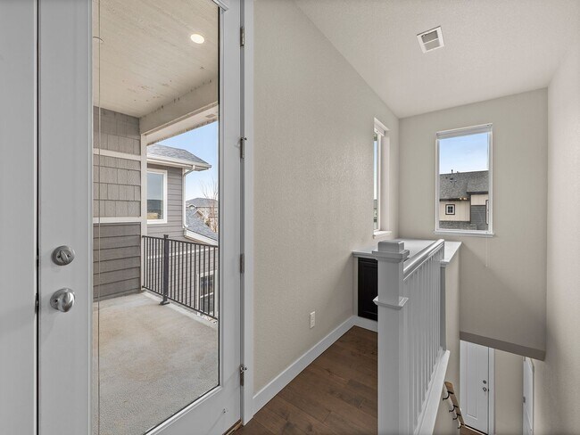 Building Photo - Move-In Ready, 3BR/2BA Townhome in Loveland with Modern Finishes