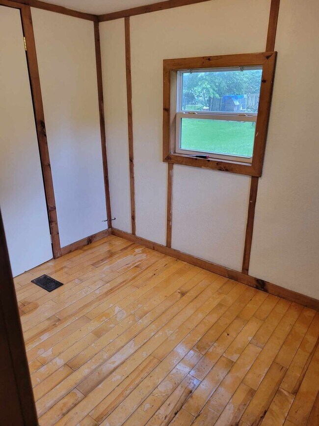 Building Photo - 2 BEDROOM 1 BATHROOM HOUSE FOR RENT