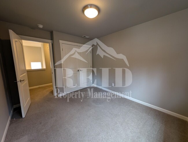 Building Photo - 3887 Portside Dr