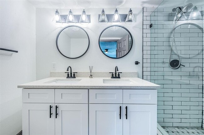 Building Photo - 618 40th Ave N