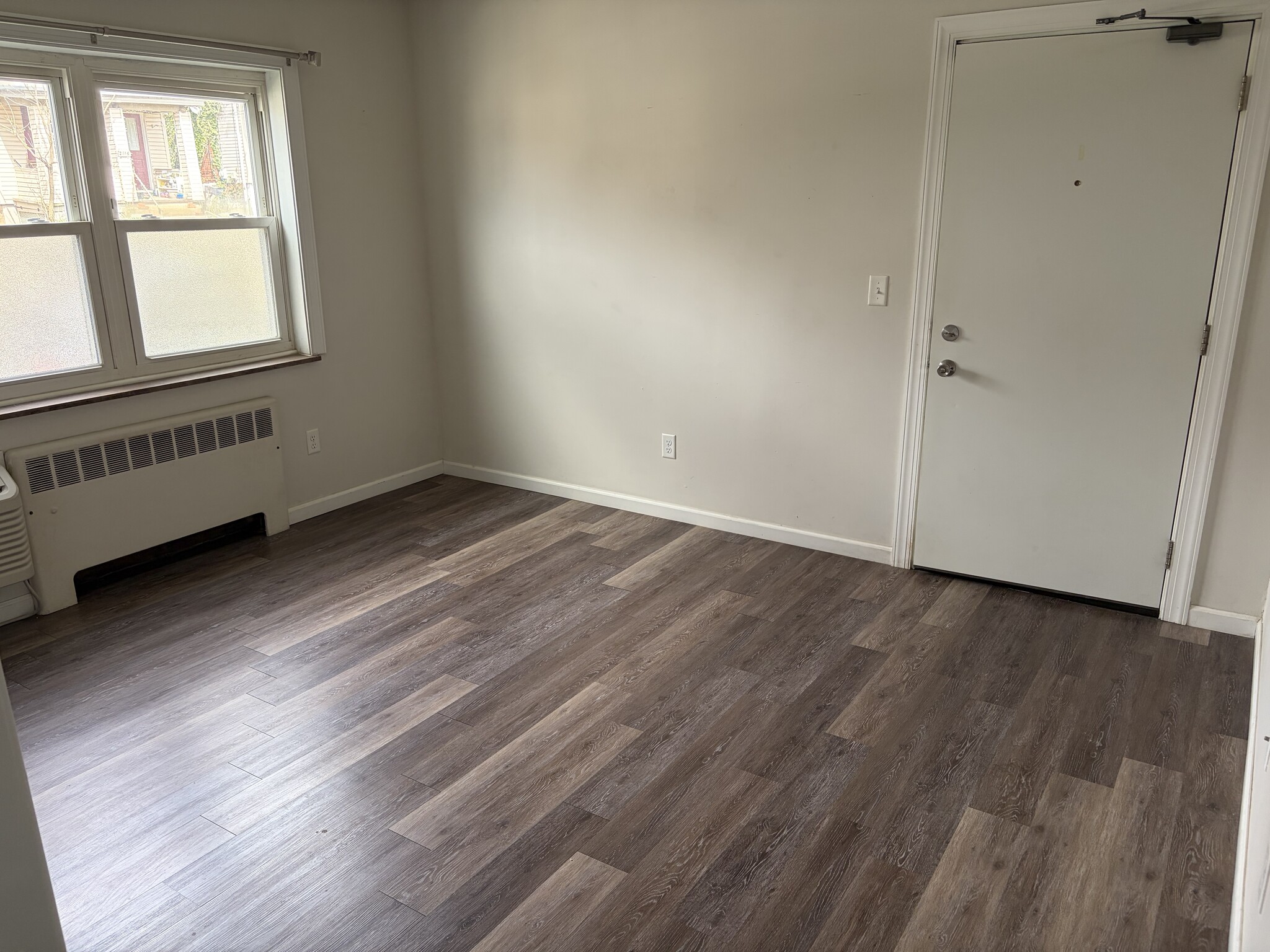 Building Photo - 2111 Lawn Ave