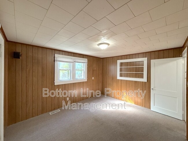 Building Photo - 629 Tuckaseege Rd