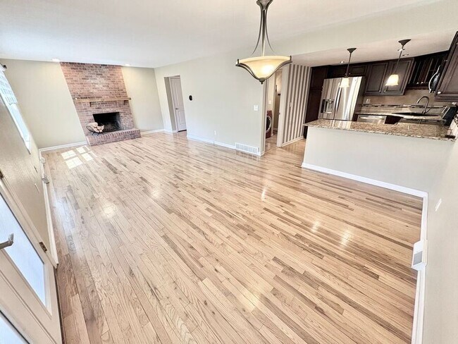 Building Photo - 13982 E Arizona Ave