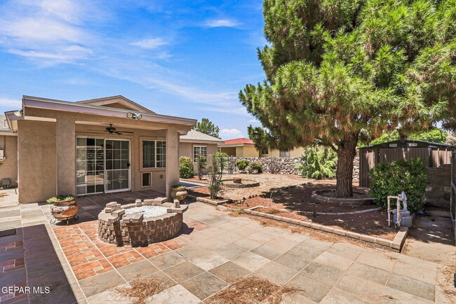 Building Photo - 6340 Modesta St