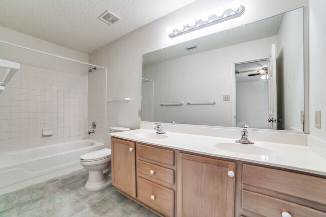 Building Photo - Welcome home to this single-story home in highly desirable Northwest Crossing