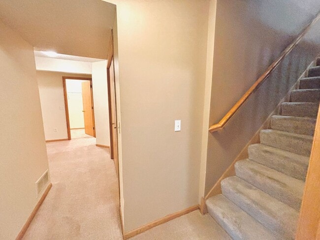 Building Photo - Spacious 3bed Townhome in Coon Rapids.  FI...