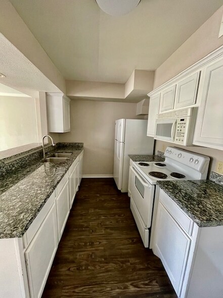 Building Photo - 2527 Pascal Ct