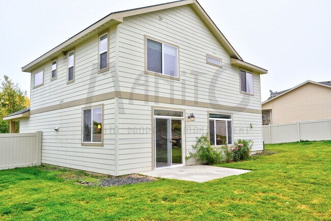 Building Photo - **COMING SOON** Eagle Ridge Gem