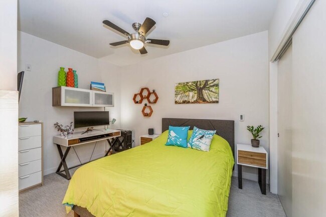 Building Photo - VIK Condominiums - 1 bedroom