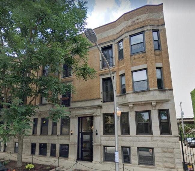 Primary Photo - 4214 N Kenmore Ave