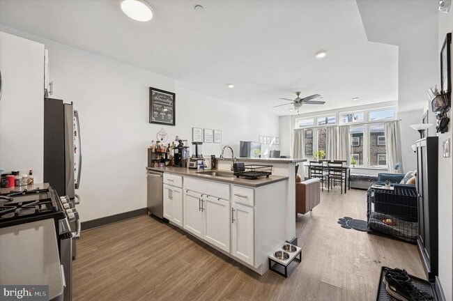 Building Photo - 124 Levering St