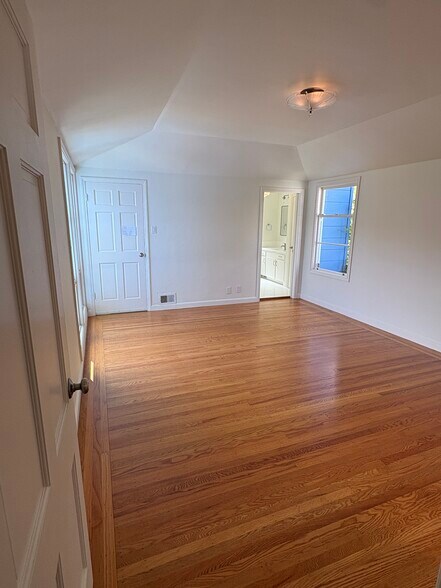 Building Photo - 1703 Funston Ave