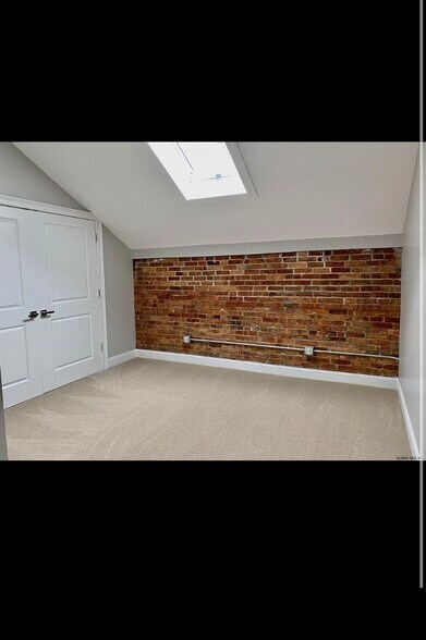 Building Photo - 77 Van Dam St