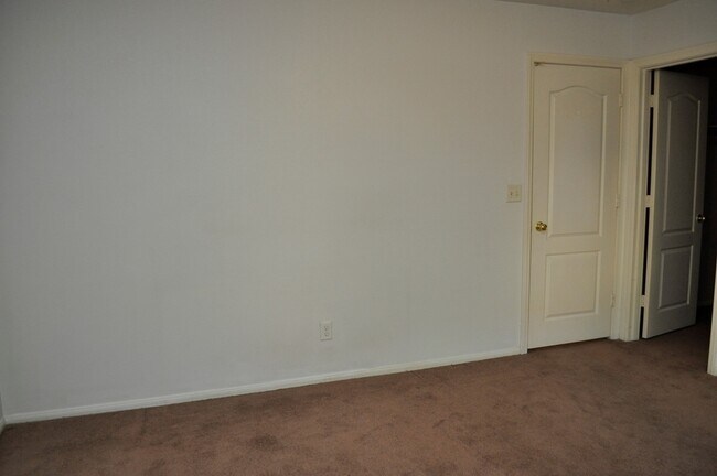 Building Photo - 452 Groft Way
