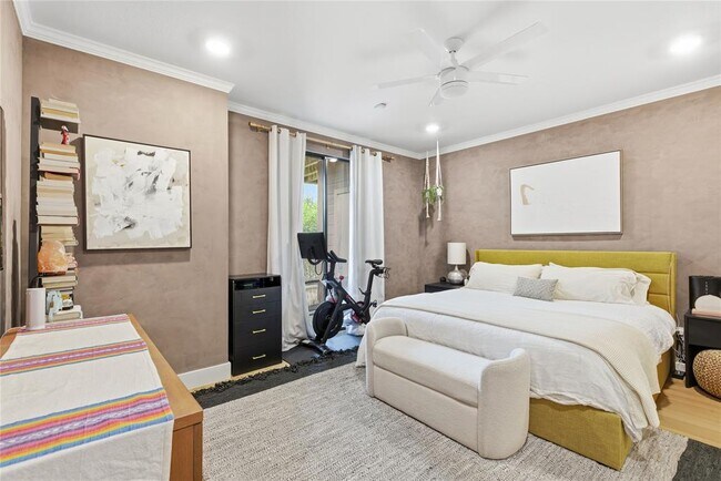 Building Photo - 1501 Barton Springs Rd