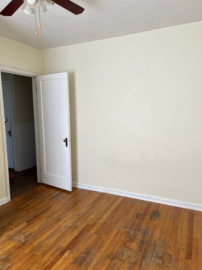 Building Photo - Charming 5 Bed, 2 bath home in the heart o...