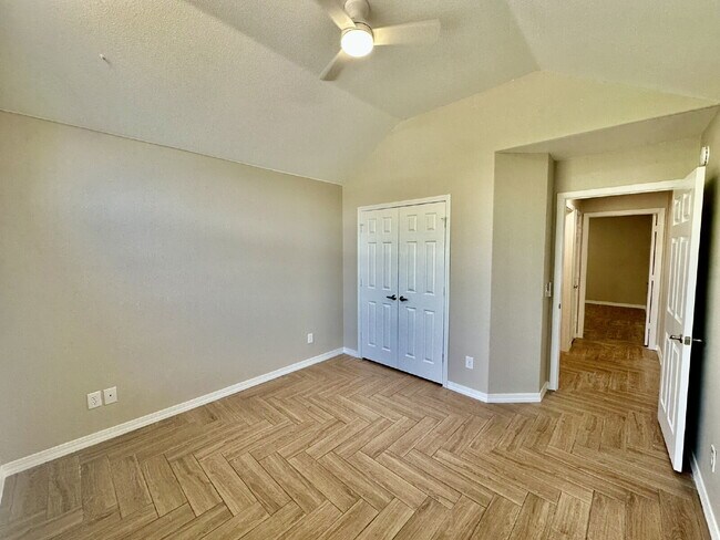 Building Photo - 6 Roessler Ln