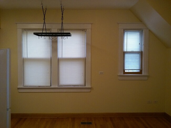 Building Photo - 407 S Hough St