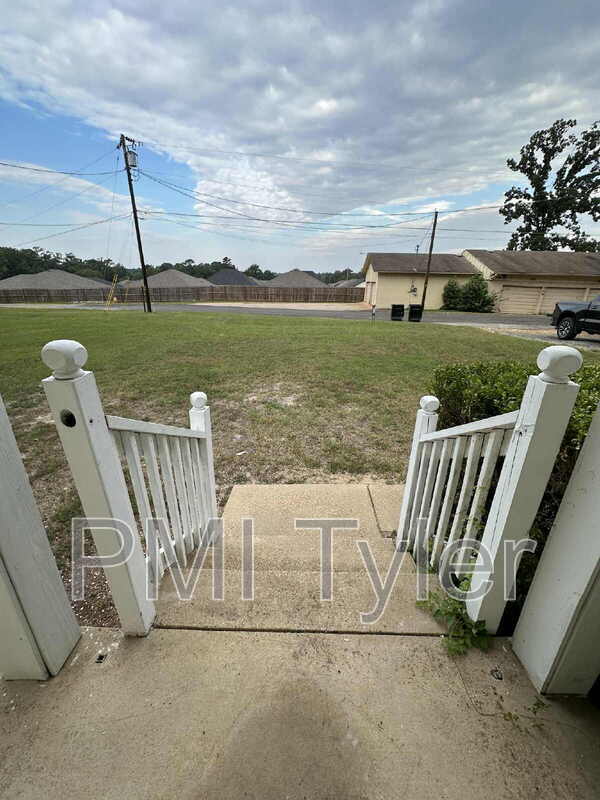 Building Photo - 107 Tracy Lynn St