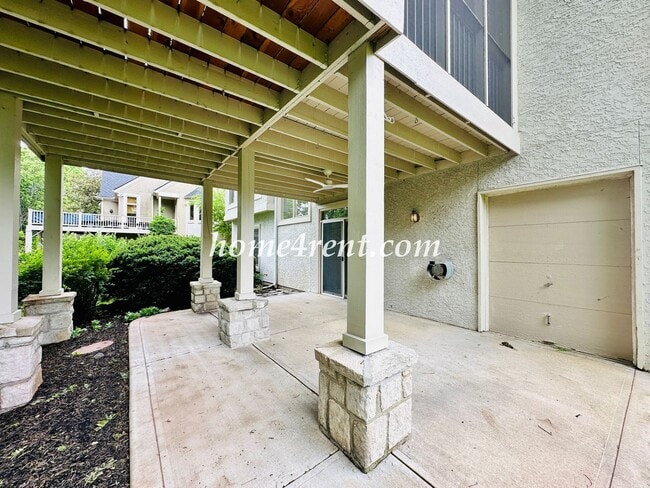 Building Photo - Exceptional 1.5 Story Home in the Prestigious Loch Lloyd Community!
