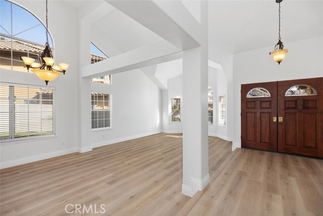 Building Photo - 2 Crystalglen