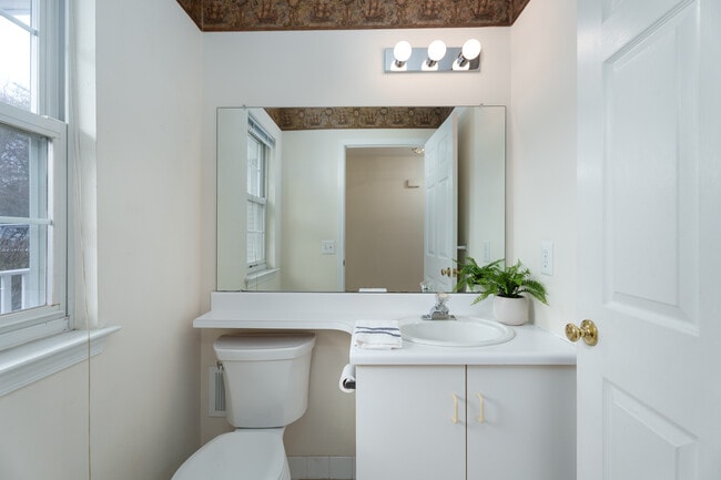 Building Photo - 610 Bollen Ct