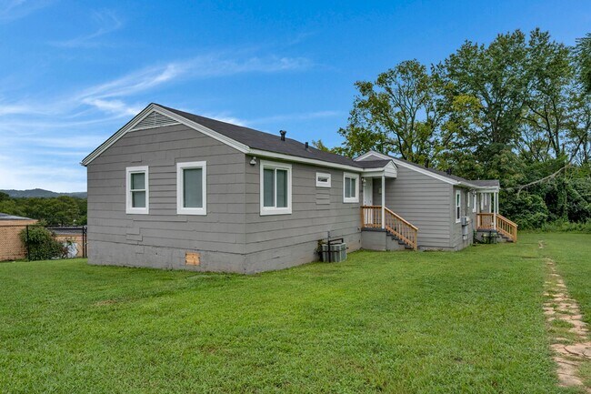 Building Photo - Move in Ready!   2 Bed / 1 bath Apartment