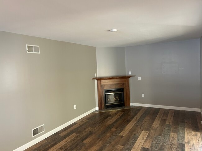 Building Photo - 320 Mt Vernon Rd