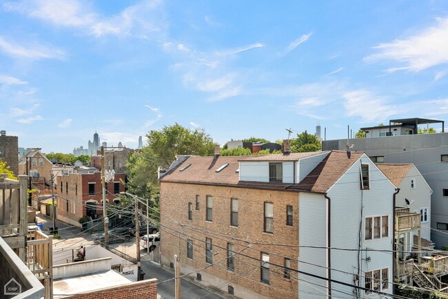 Building Photo - 1843 W North Ave