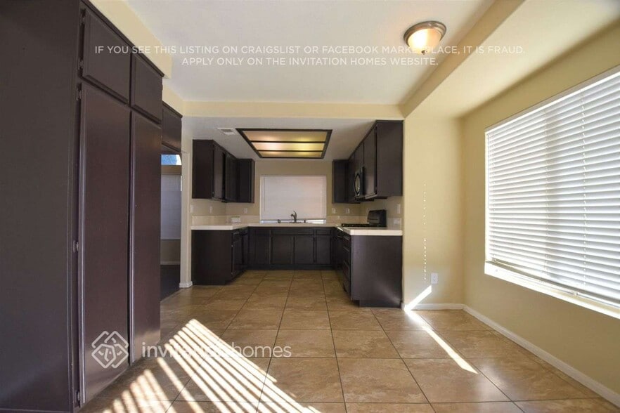 Building Photo - 5516 W Ave L 6