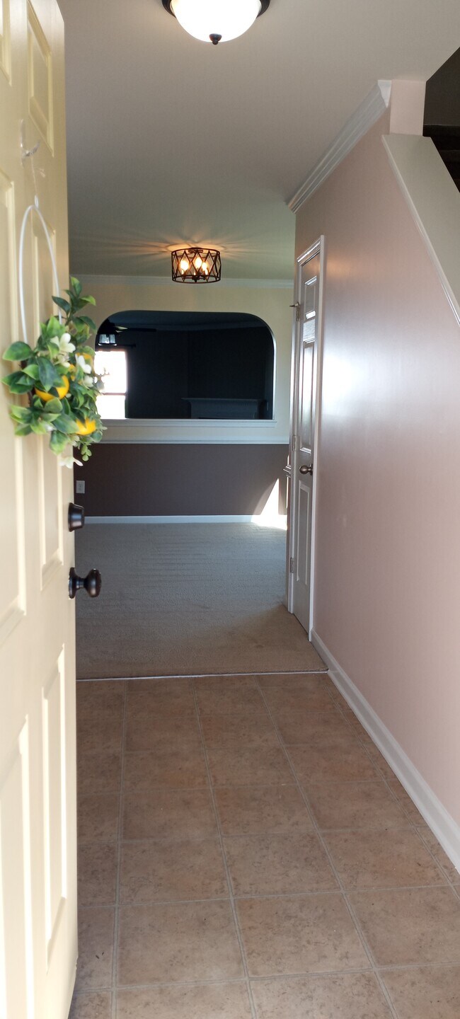 Building Photo - 1006 Collington Dr