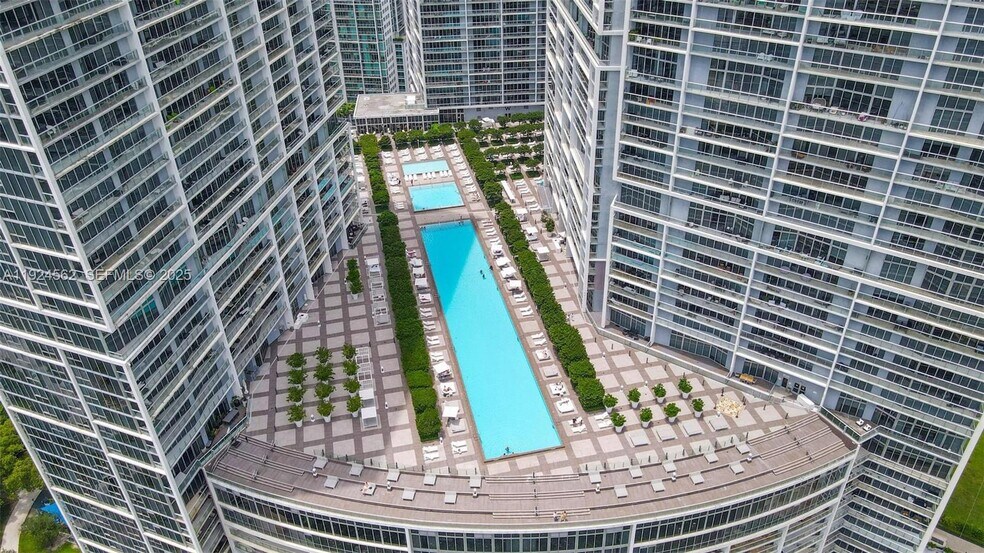 Building Photo - 495 Brickell