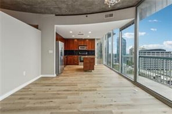 Building Photo - 1 Bedroom + 1 Bath with Views of Buckhead!