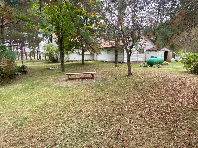 Building Photo - W1358 Prairie Pines Rd
