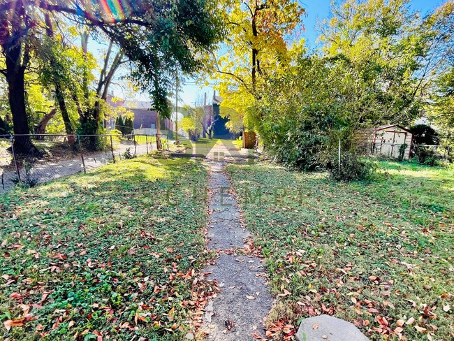 Building Photo - 2 Bedroom house in West Louisville- Section 8 accepted