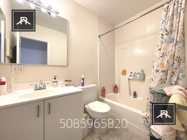 Building Photo - 3 bedroom in Brookline MA 02445