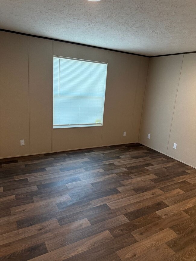 Building Photo - 3 Bed / 2 Bath Rental Available – Loris Area