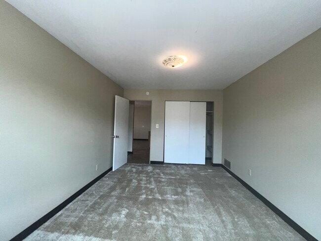 Building Photo - 624 Monongahela Ave