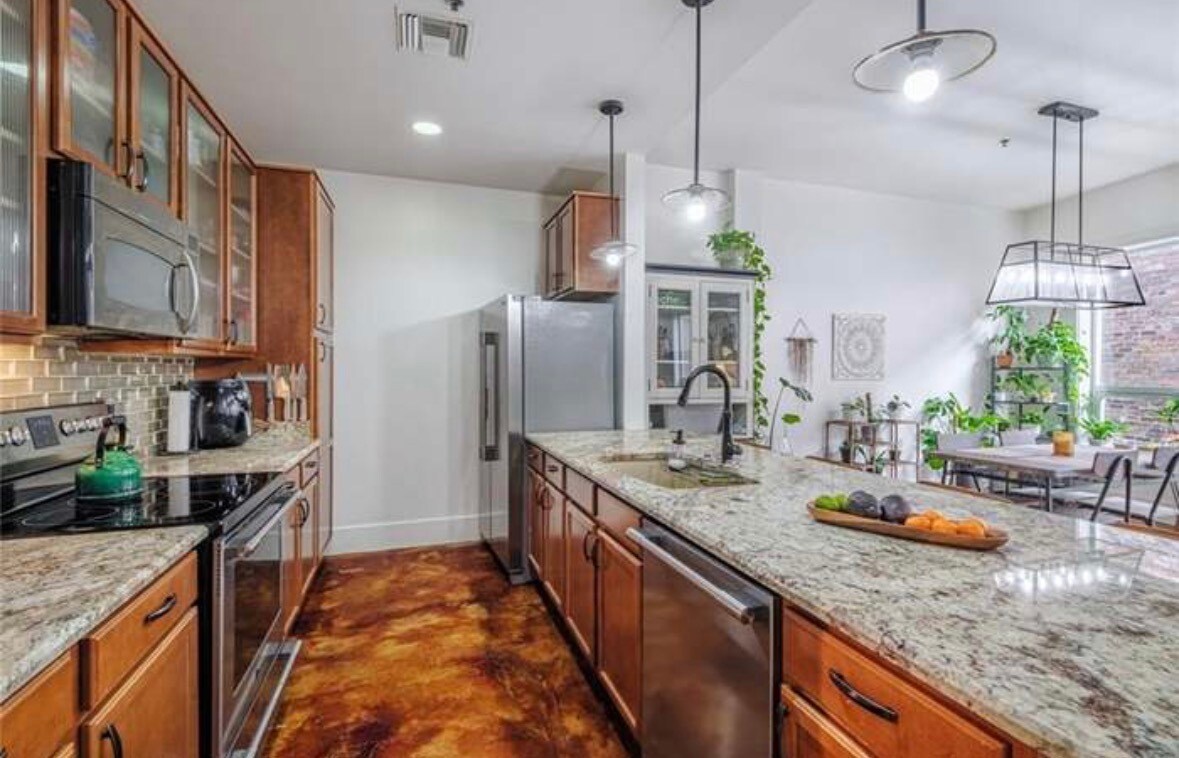 Building Photo - 840 Tchoupitoulas St