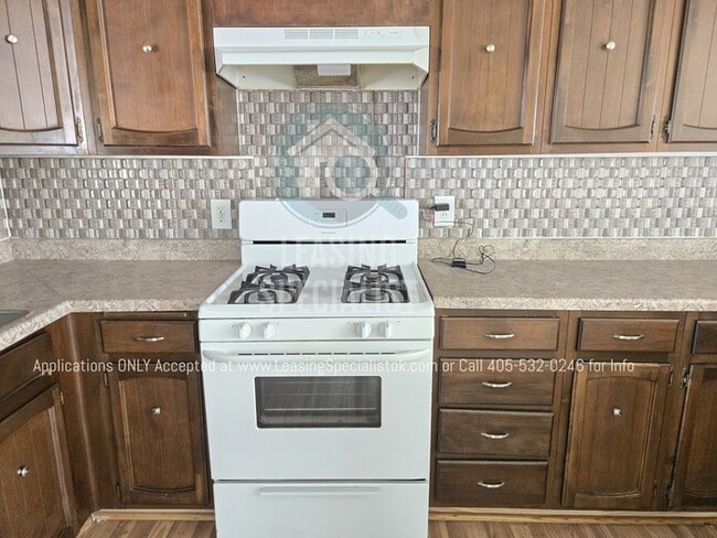 Building Photo - Charming Del City 4 Bed 2 bath!