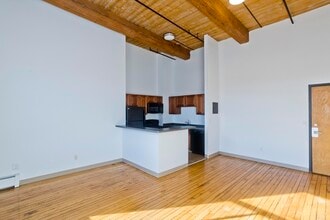 Building Photo - 45 Willow St